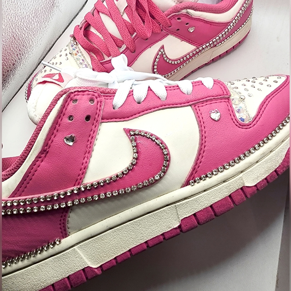 Nike Sneakers Pink And White With Bling